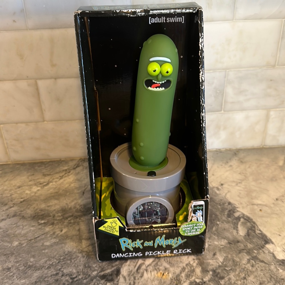 New in Box Dancing Pickle Rick Speaker Children’s Toy
